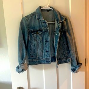 American Eagle cropped Jean jacket - size small!